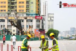Hà Nội dựng rào tại nút giao La Thành - Nguyễn Chí Thanh phục vụ thi công Metro số 5