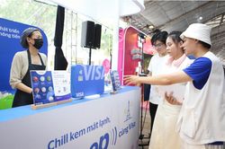 Người tiêu dùng Việt Nam dẫn đầu khu vực về sẵn sàng mua sắm bằng AI và thanh toán số