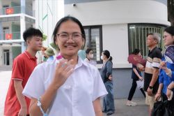 Đề Văn thi lớp 10 tại Hà Nội: Giàu cảm xúc, không đặt trọng tâm vào học thuộc lòng