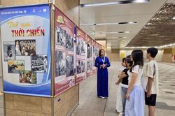 Triển lãm 'Trẻ em thời chiến' lần đầu được tổ chức tại ga metro số 1 TP.HCM
