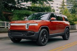 Mỹ mở cuộc điều tra an toàn đối với 115.000 xe điện Rivian