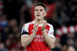Arsenal trả giá thế nào cho giấc mơ Champions League?