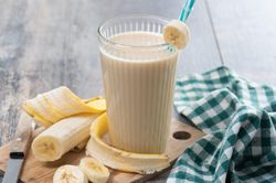 Điều gì xảy ra khi kết hợp chuối với sữa?