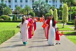 Áo dài 'kể chuyện' văn hóa Việt tại cố đô Siem Reap