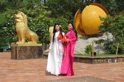 Áo dài 'kể chuyện' văn hóa Việt tại cố đô Siem Reap