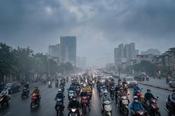 Thời tiết hôm nay 30.5: Không khí Hà Nội có nơi ở mức xấu