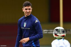 Cựu tuyển thủ trẻ Italia đổi màu áo vì World Cup