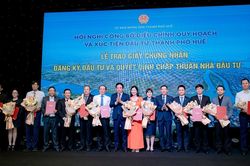 Huế định hình không gian phát triển mới, trao quyết định đầu tư hơn 18.400 tỉ đồng