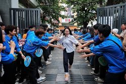 Thí sinh Hà Nội hoàn thành môn Ngữ văn Kỳ thi tuyển sinh lớp 10 công lập