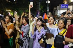 Lễ cung rước Xá lợi Phật mừng Đại lễ Phật đản ở Hà Nội