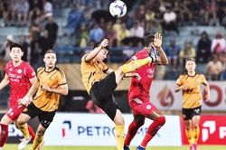 Ngôi vô địch đã có chủ, nhưng V.League vẫn căng thẳng với cuộc đua trụ hạng