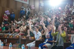 Ngày 1/6 trong bệnh viện: Giữ trọn tuổi thơ cho những 'chiến binh nhí'