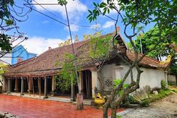Tin mới vụ đình cổ chờ sập, dân làng dùng tre luồng chống đỡ