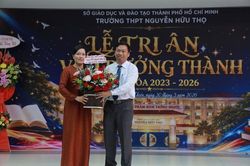 Thầy cô tự dựng tiết mục nhảy tặng học trò cuối cấp, miễn phí ôn thi