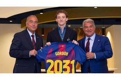Canh bạc táo bạo Anthony Gordon của Barcelona