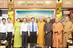 Lãnh đạo TPHCM chúc mừng Đại lễ Phật đản tại Tổ đình Hội Khánh