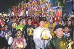 Ấm áp, trang nghiêm Đại lễ Phật đản tại TPHCM