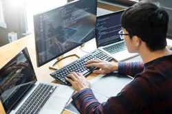 Bill Gates cảnh báo AI, chỉ 3 nghề khó bị thay thế