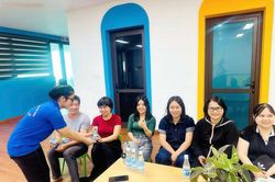 Phụ huynh Hà Nội được đón tiếp ở 'phòng chờ đặc biệt' ngày con thi vào lớp 10