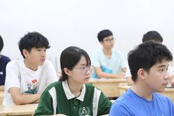 Đề Văn vào lớp 10 Hà Nội lan tỏa giá trị nhân văn từ những điều bình dị