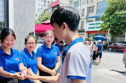 Đồng hành cùng 'sĩ tử', lan tỏa năng lượng tích cực trong mùa thi ở Thủ đô