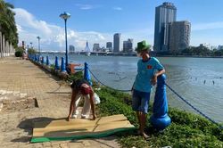 Người dân đổ về hai bờ sông Hàn xem khai mạc Lễ hội pháo hoa quốc tế Đà Nẵng