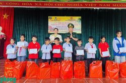 Rộn ràng sắc màu tuổi thơ nơi biên cương Tổ quốc