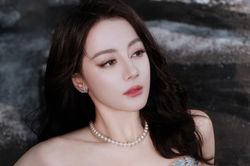 Thế khó của Địch Lệ Nhiệt Ba