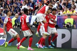 Trực tiếp chung kết C1 PSG vs Arsenal 0-1 (H1): Safonov chấn thương