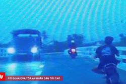 Xử lý học sinh lớp 9 phóng xe đạp điện lạng lách trước ô tô