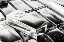 Giá bạc giằng co quanh ngưỡng 79 triệu đồng/kg