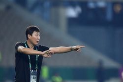 Tuyển Việt Nam: Sự trở lại đ&aacute;ng gi&aacute; với HLV Kim Sang Sik