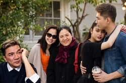 Mâu thuẫn gia đình của sao Việt: Người bị từ mặt, người 30 năm không gặp cha