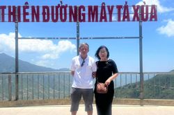 Ông giáo có 17 chuyến xuyên Việt, kể lần ô tô hỏng, 'chồng lái, vợ ôm can xăng'