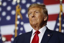 B&aacute;c sỹ khuy&ecirc;n &ocirc;ng Trump giảm c&acirc;n, tăng cường tập thể dục