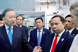 Tổng Bí thư, Chủ tịch nước Tô Lâm thăm nhà máy và trung tâm thử nghiệm tàu điện ngầm Singapore