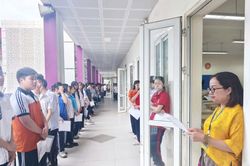 Kỳ thi vào 10: Thí sinh bắt đầu làm bài thi đầu tiên, môn Ngữ văn