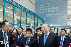 Tổng Bí thư, Chủ tịch nước Tô Lâm thăm nhà máy mẫu cho công nghệ sản xuất tiên tiến của Singapore