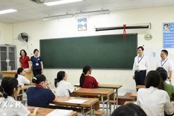 Kiểm tra điểm thi, động viên thí sinh dự kỳ thi tuyển sinh lớp 10 tại Hà Nội