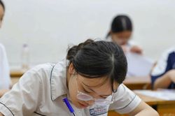 Hà Nội: Vắng gần 400 thí sinh, một trường hợp vi phạm quy chế trong buổi thi Ngữ văn
