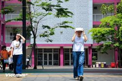 Hà Nội: Sỹ tử rạng rỡ hoàn thành ngày thi đầu tiên kỳ thi vào lớp 10