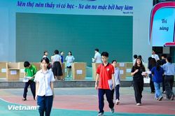Hà Nội: Sỹ tử rạng rỡ hoàn thành ngày thi đầu tiên kỳ thi vào lớp 10