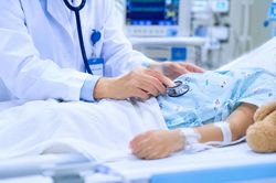 Bệnh hô hấp ở trẻ em diễn biến phức tạp do ô nhiễm và đô thị hóa