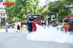 Nhiều trải nghiệm hấp dẫn tại ngày hội 'Tổ quốc bình yên' ở Hồ Gươm
