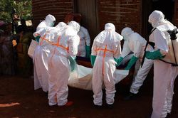 Bên trong tâm dịch Ebola: Thị trấn đào vàng bị 'tử thần' bủa vây