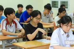 Sáng nay, gần 125.000 học sinh Hà Nội làm bài thi Ngữ văn vào lớp 10