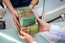 Dòng vốn chủ lực trước áp lực tăng trưởng