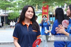 Thí sinh rạng rỡ sau giờ thi môn Ngữ văn vào lớp 10, tự tin 8-8,5 điểm