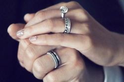 Thái Trác Nghiên kết hôn với 'hồng hài nhi' kém 10 tuổi