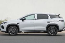 SUV hạng D tiêu thụ 3,3 lít xăng/100 km, trang bị tiên tiến, giá hơn 500 triệu đồng